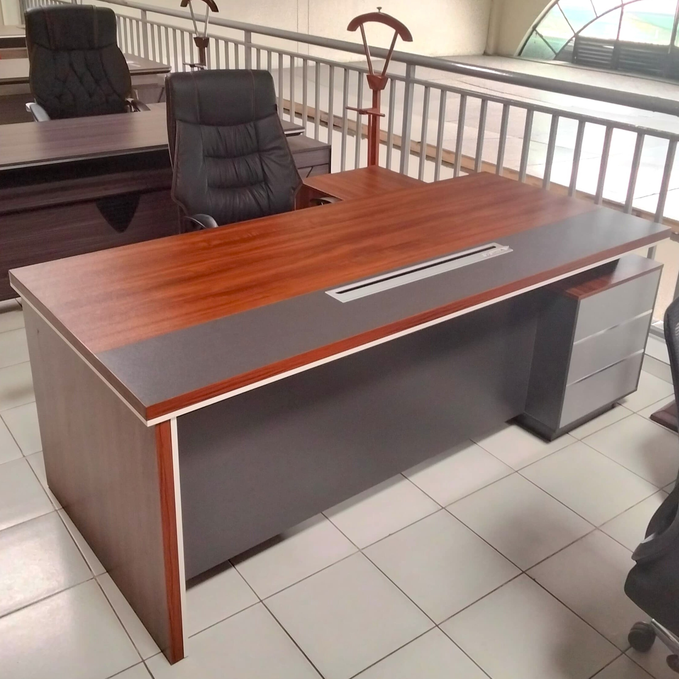 2.0M Modern Office Desk
